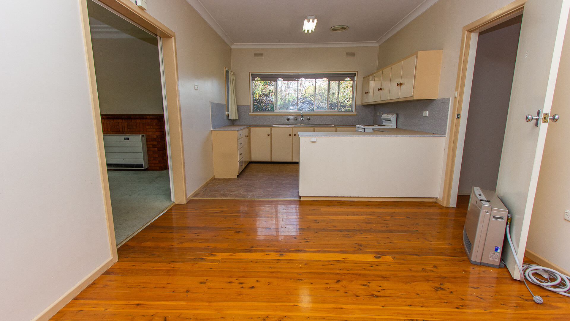68 Twynam Street, Narrandera NSW 2700 - photo 3