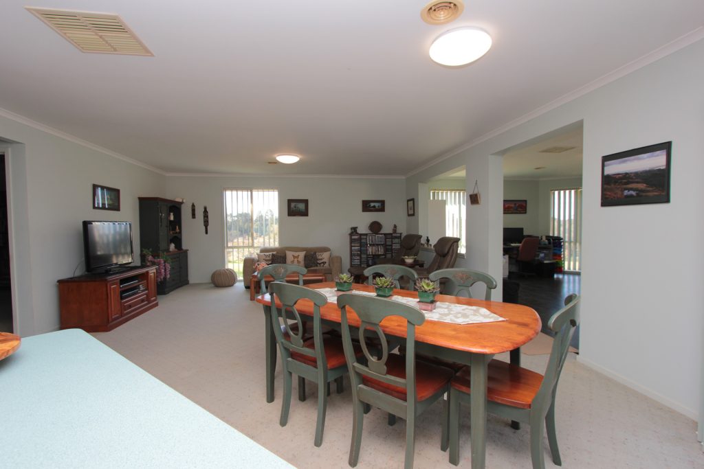 15 Kiesling Drive, Narrandera NSW 2700 - photo 3