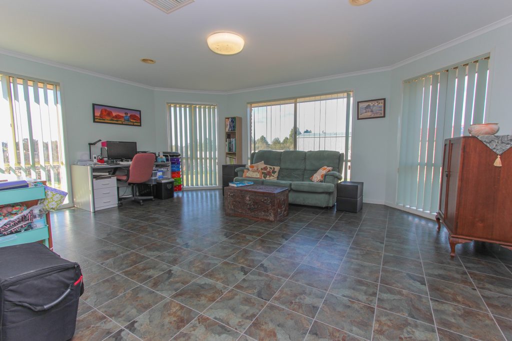 15 Kiesling Drive, Narrandera NSW 2700 - photo 4