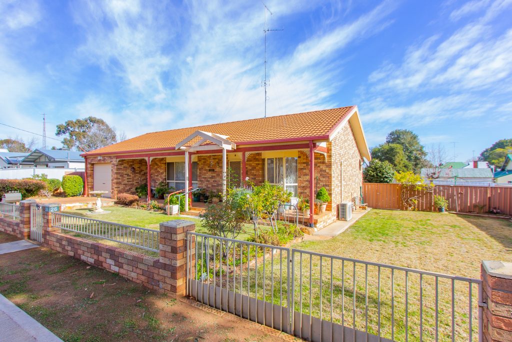 26 Midgeon Street, Narrandera NSW 2700 - McGrath Riverina