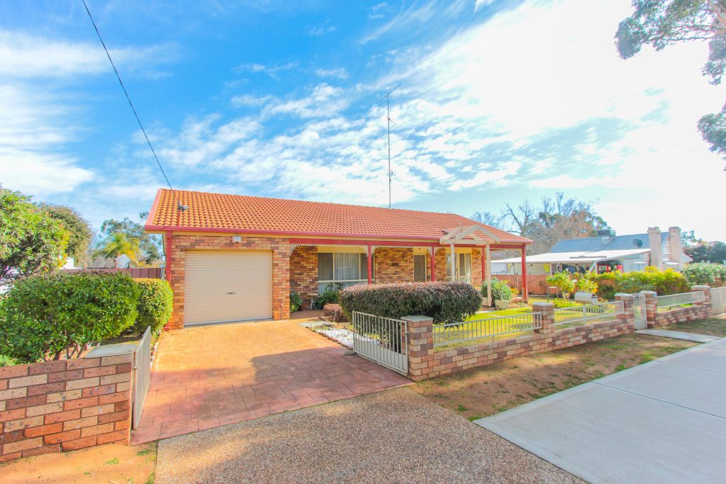 26 Midgeon Street, Narrandera NSW 2700 - photo 14