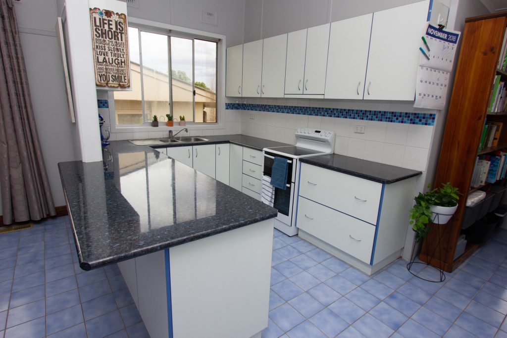 8 Arthur Street, Narrandera NSW 2700 - photo 2