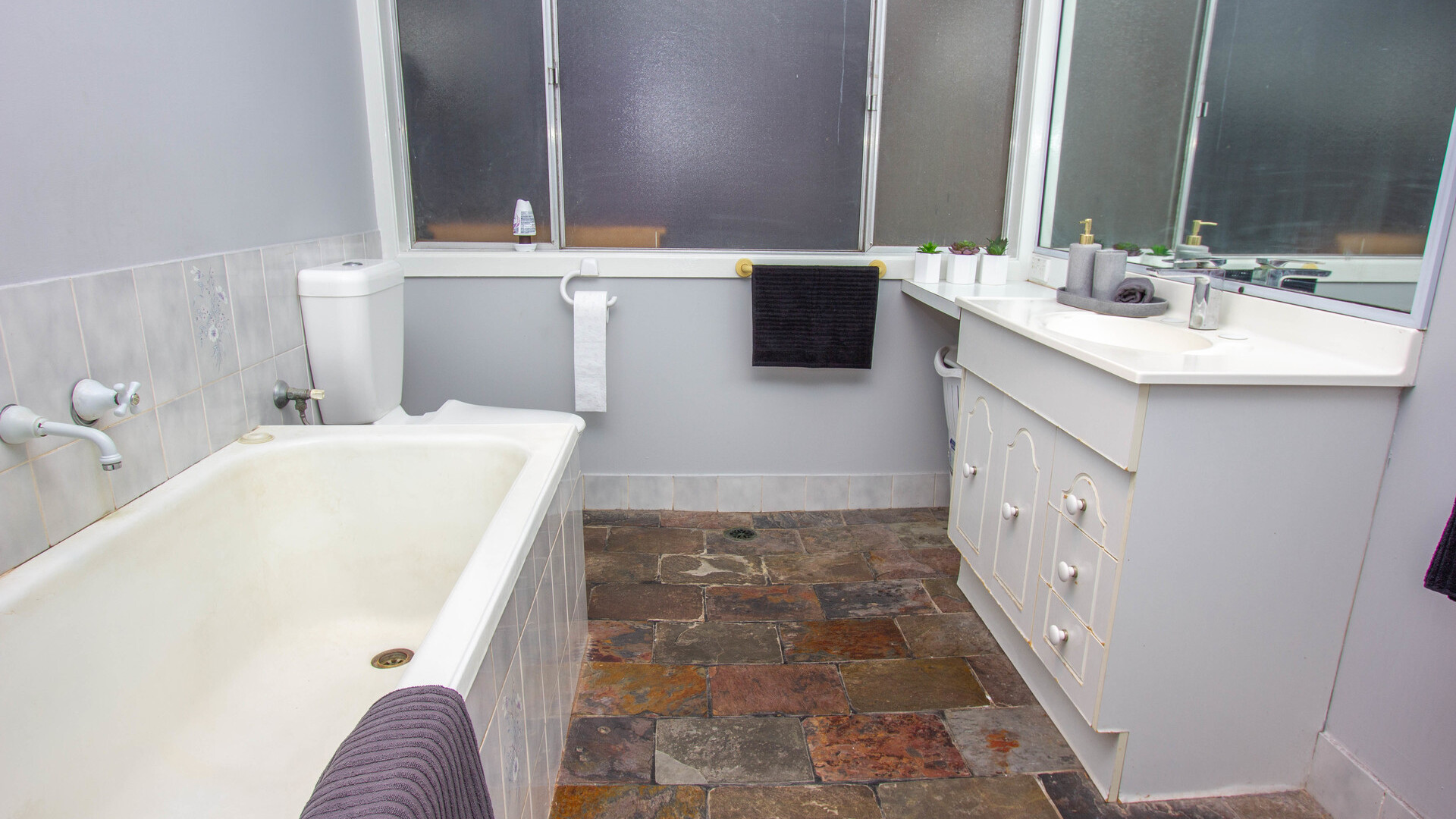 8 Arthur Street, Narrandera NSW 2700 - photo 11