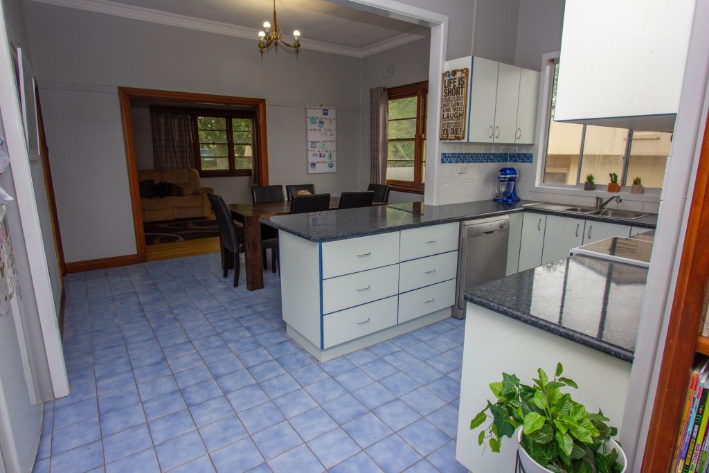 8 Arthur Street, Narrandera NSW 2700 - photo 3