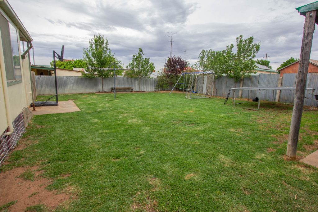 8 Arthur Street, Narrandera NSW 2700 - photo 10