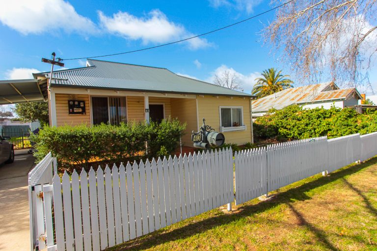 43 William Street, Narrandera
