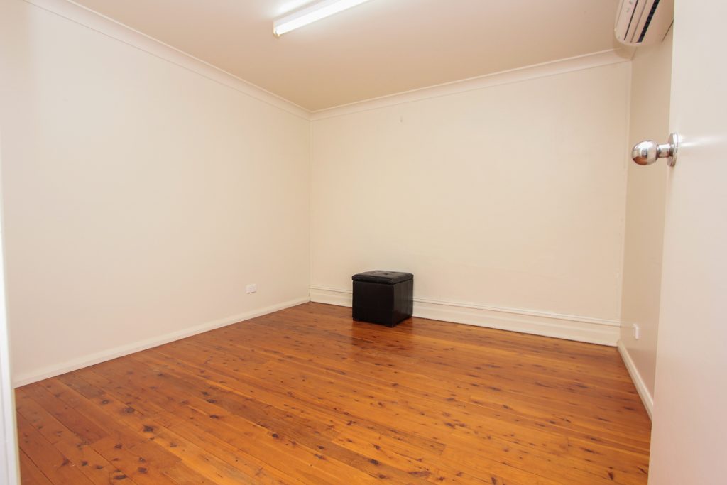 131 Green Street, Lockhart NSW 2656 - photo 4