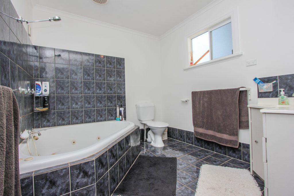 47 William Street, Narrandera NSW 2700 - photo 11