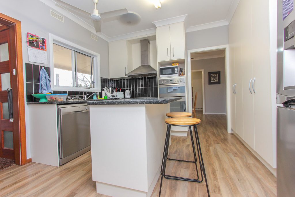 28 Hebden Street, Lockhart NSW 2656 - photo 4