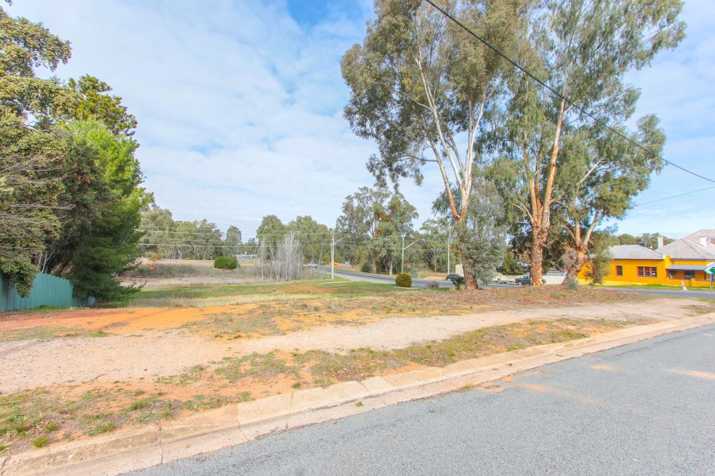 130-132 Larmer Street Street, Narrandera NSW 2700 - photo 4