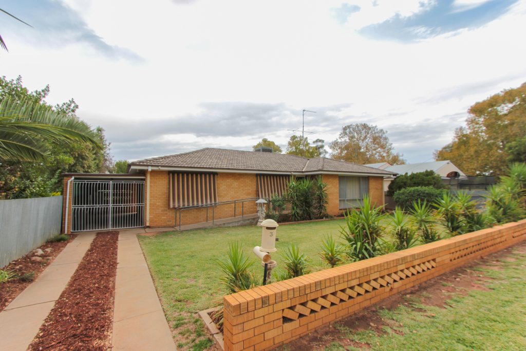 3 Victoria Avenue, Narrandera NSW 2700 - photo 2