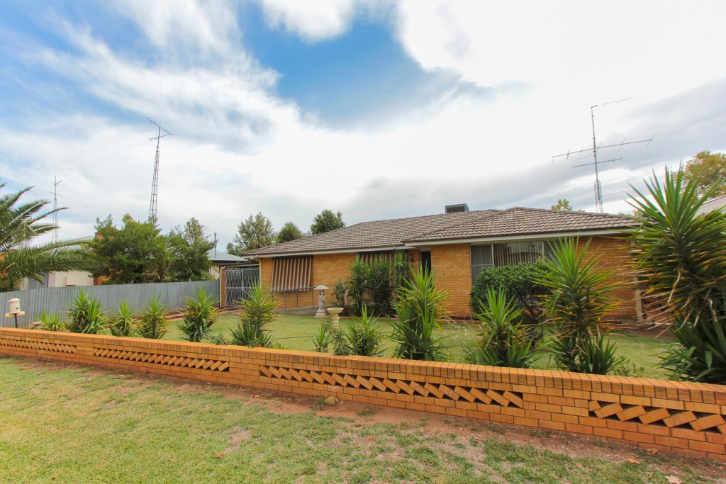 3 Victoria Avenue, Narrandera NSW 2700 - McGrath Riverina