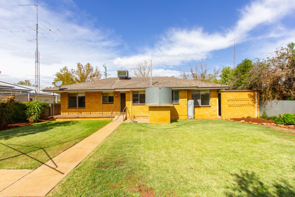 3 Victoria Avenue, Narrandera NSW 2700 - photo 15