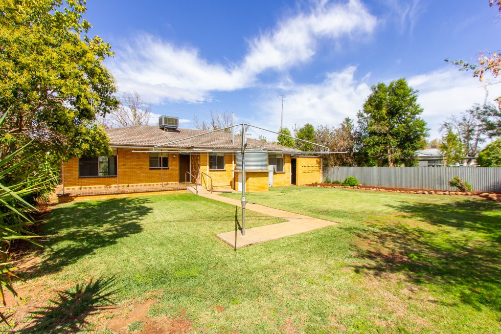 3 Victoria Avenue, Narrandera NSW 2700 - photo 16