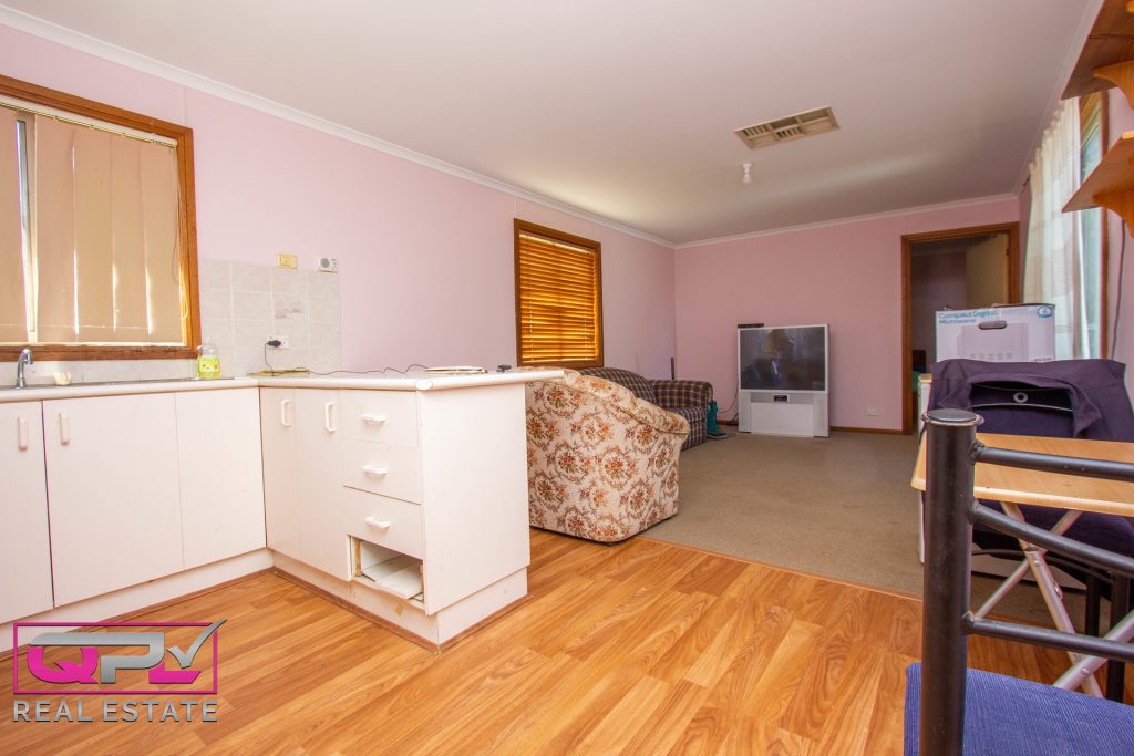 15 Ashton Street, Narrandera NSW 2700 - photo 2