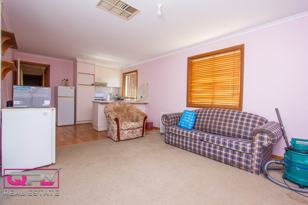 15 Ashton Street, Narrandera NSW 2700 - photo 3