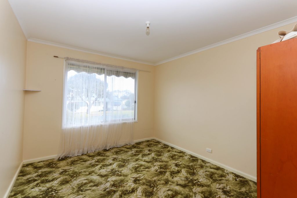 73 Holbrook Street, Temora NSW 2666 - photo 3