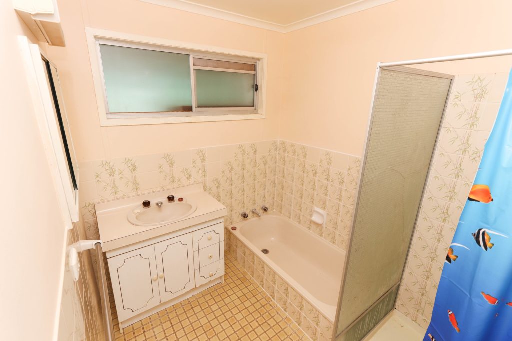 73 Holbrook Street, Temora NSW 2666 - photo 5