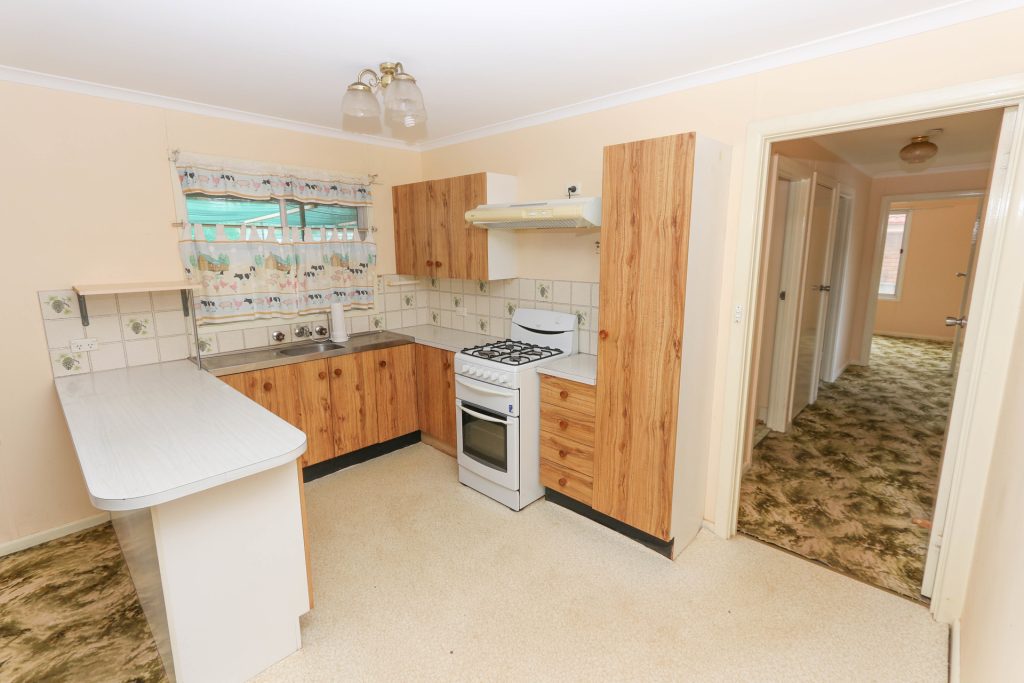73 Holbrook Street, Temora NSW 2666 - photo 6