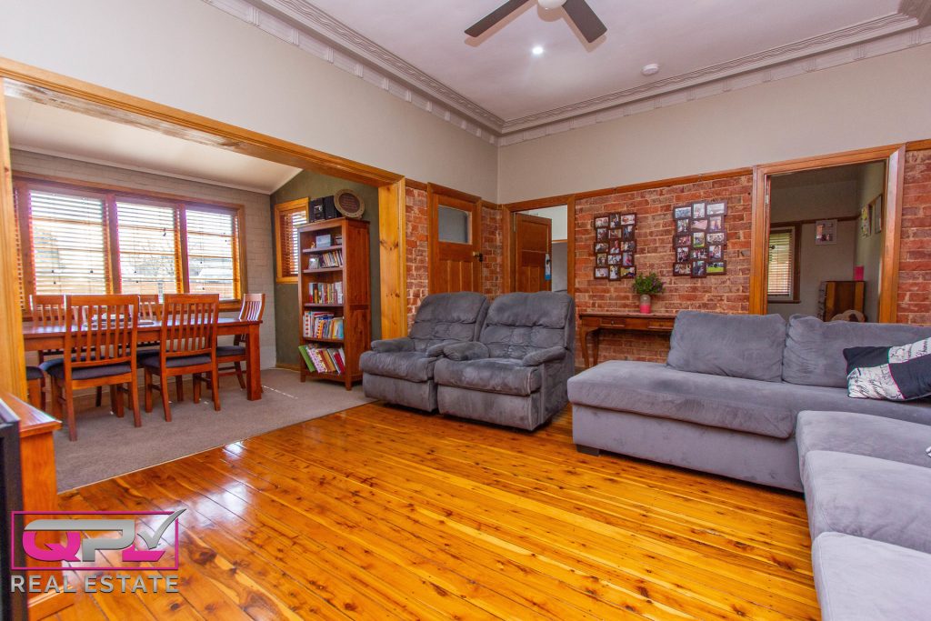 148 Larmer Street, Narrandera NSW 2700 - photo 2