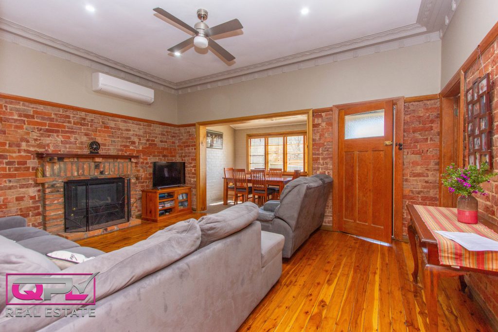 148 Larmer Street, Narrandera NSW 2700 - photo 3
