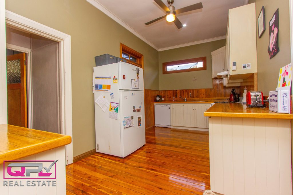 148 Larmer Street, Narrandera NSW 2700 - photo 4