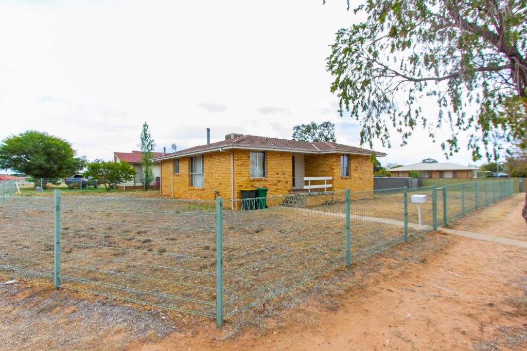 1 Ladyloch Crescent, Narrandera NSW 2700 - McGrath Riverina