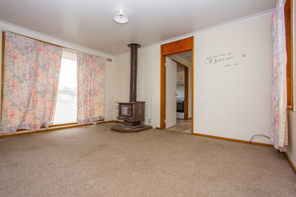 1 Ladyloch Crescent, Narrandera NSW 2700 - photo 4