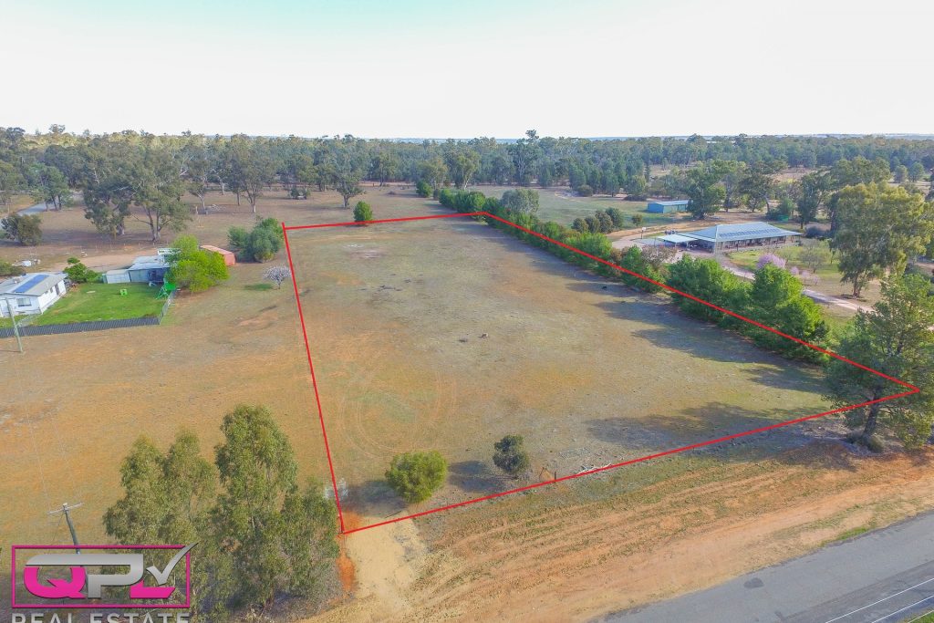 1 Pine Hill Road, Narrandera NSW 2700 - photo 2