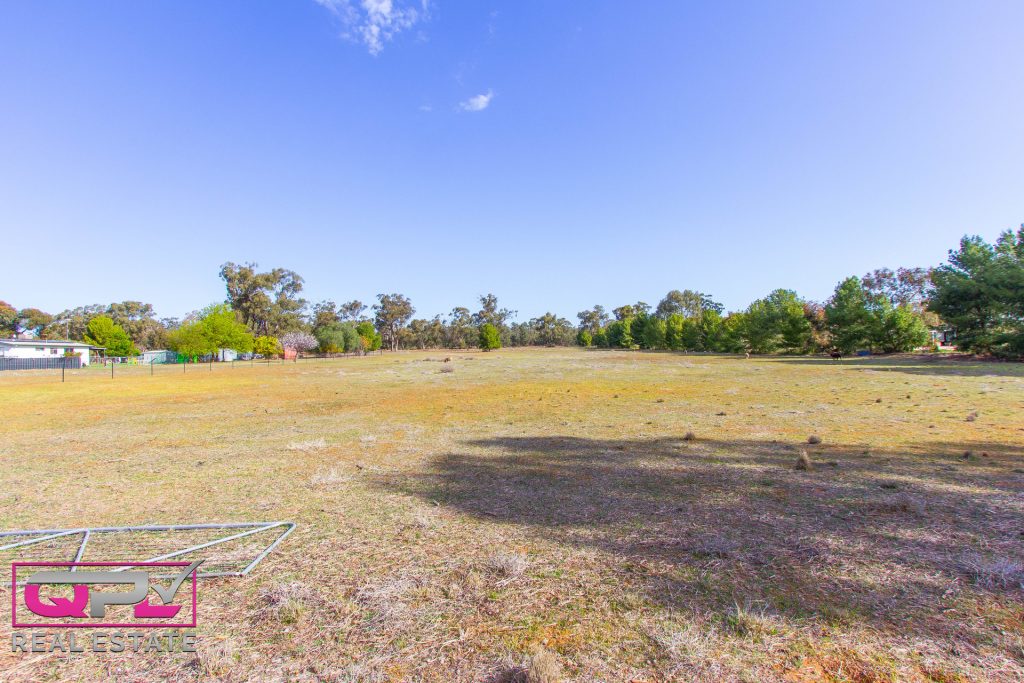 1 Pine Hill Road, Narrandera NSW 2700 - photo 3