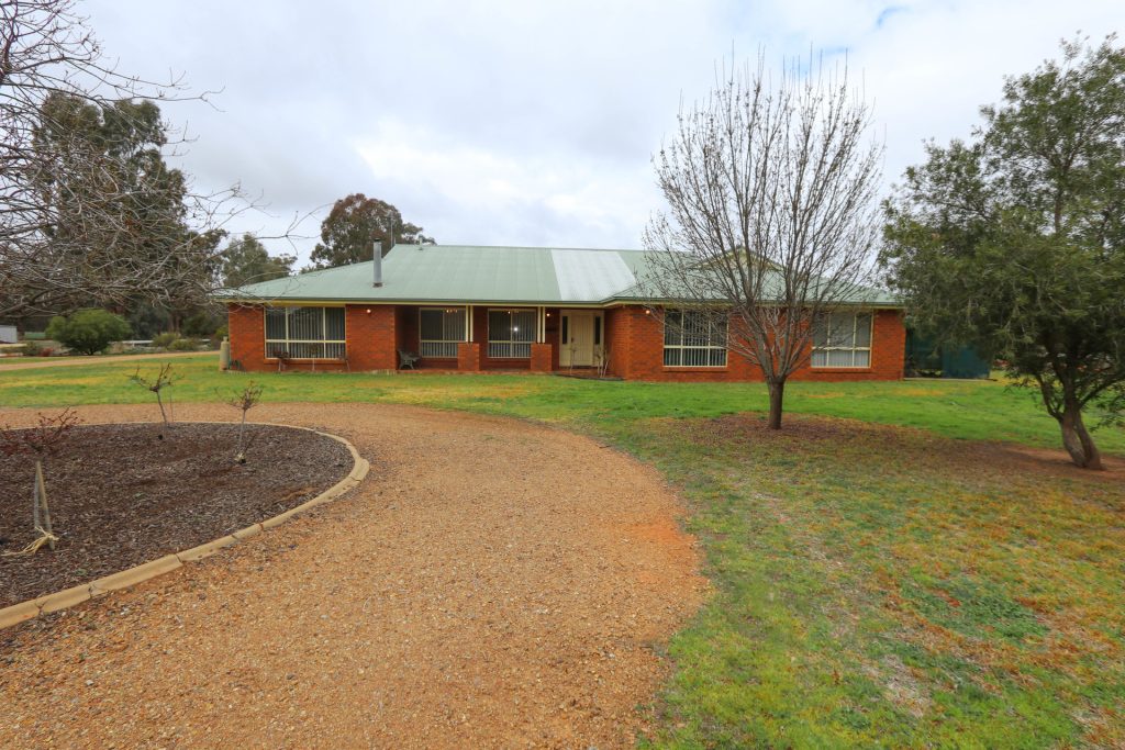 7589 Burley Griffin Way, Temora NSW 2666 - photo 19