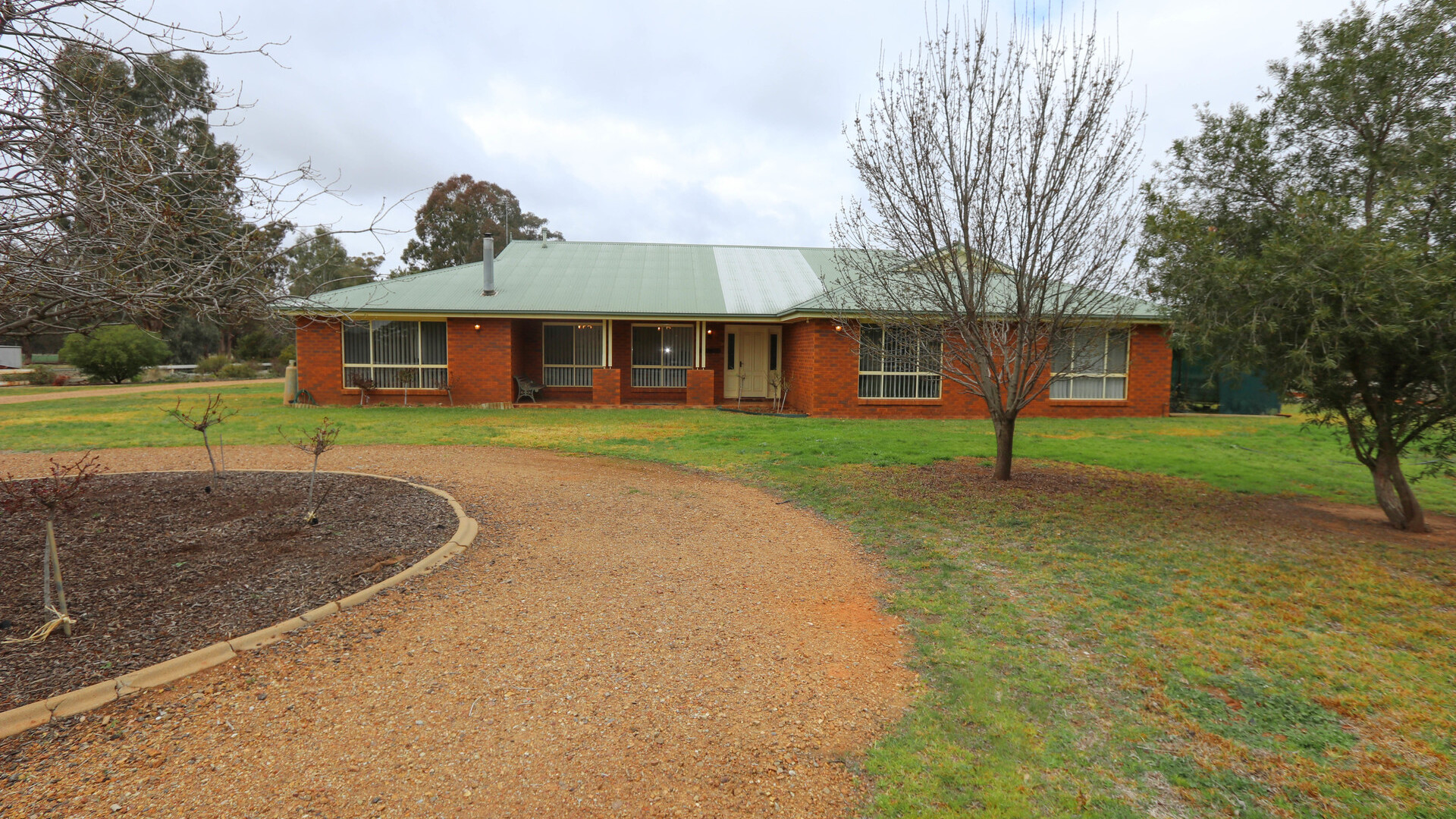 7589 Burley Griffin Way, Temora NSW 2666 - photo 19