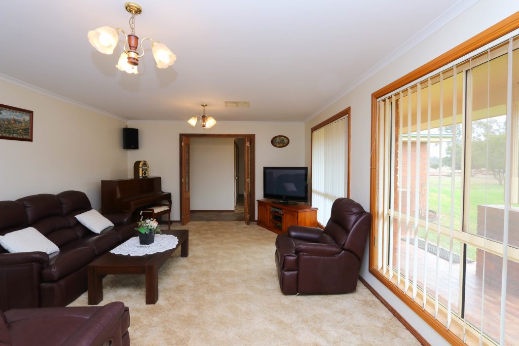 7589 Burley Griffin Way, Temora NSW 2666 - photo 5