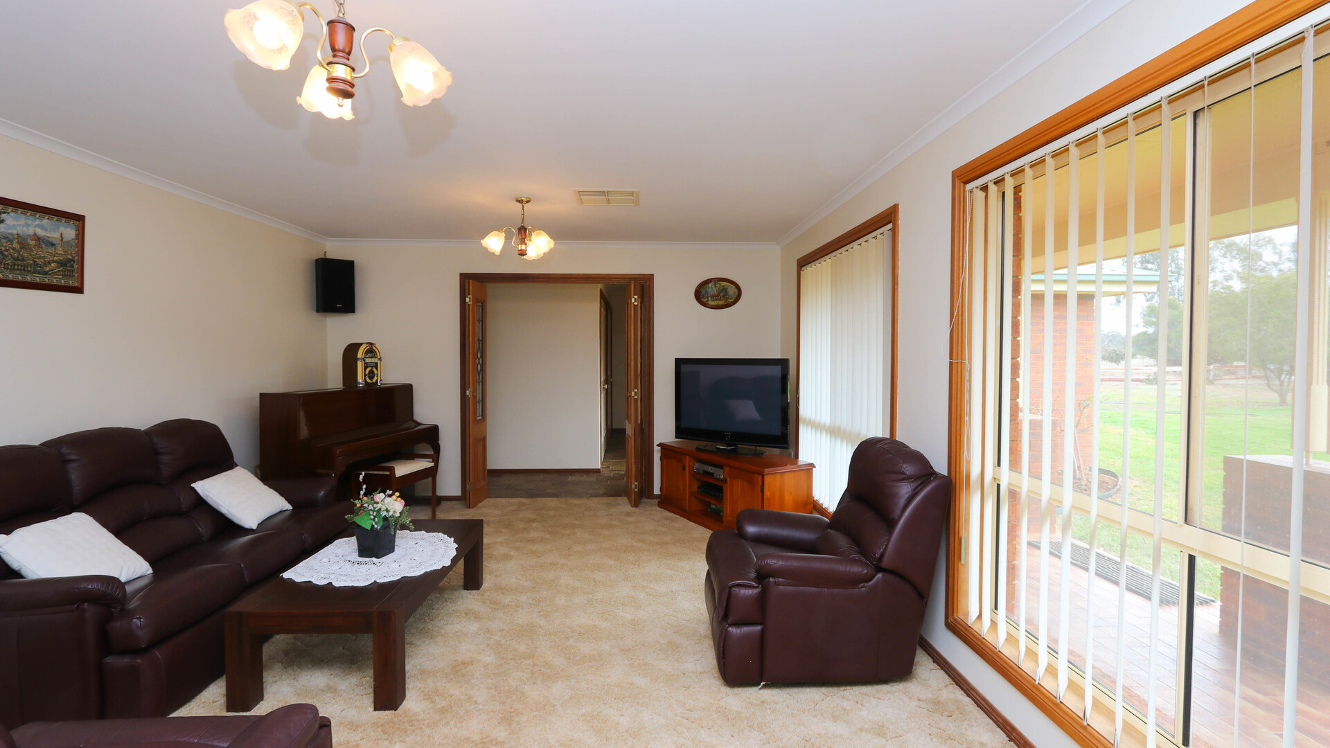 7589 Burley Griffin Way, Temora NSW 2666 - photo 5