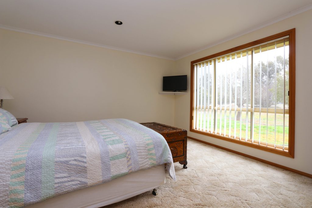 7589 Burley Griffin Way, Temora NSW 2666 - photo 6