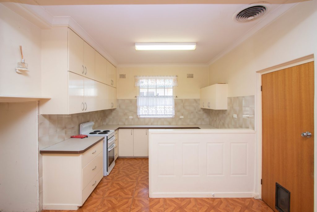 86 Bridges Street, Temora NSW 2666 - photo 3