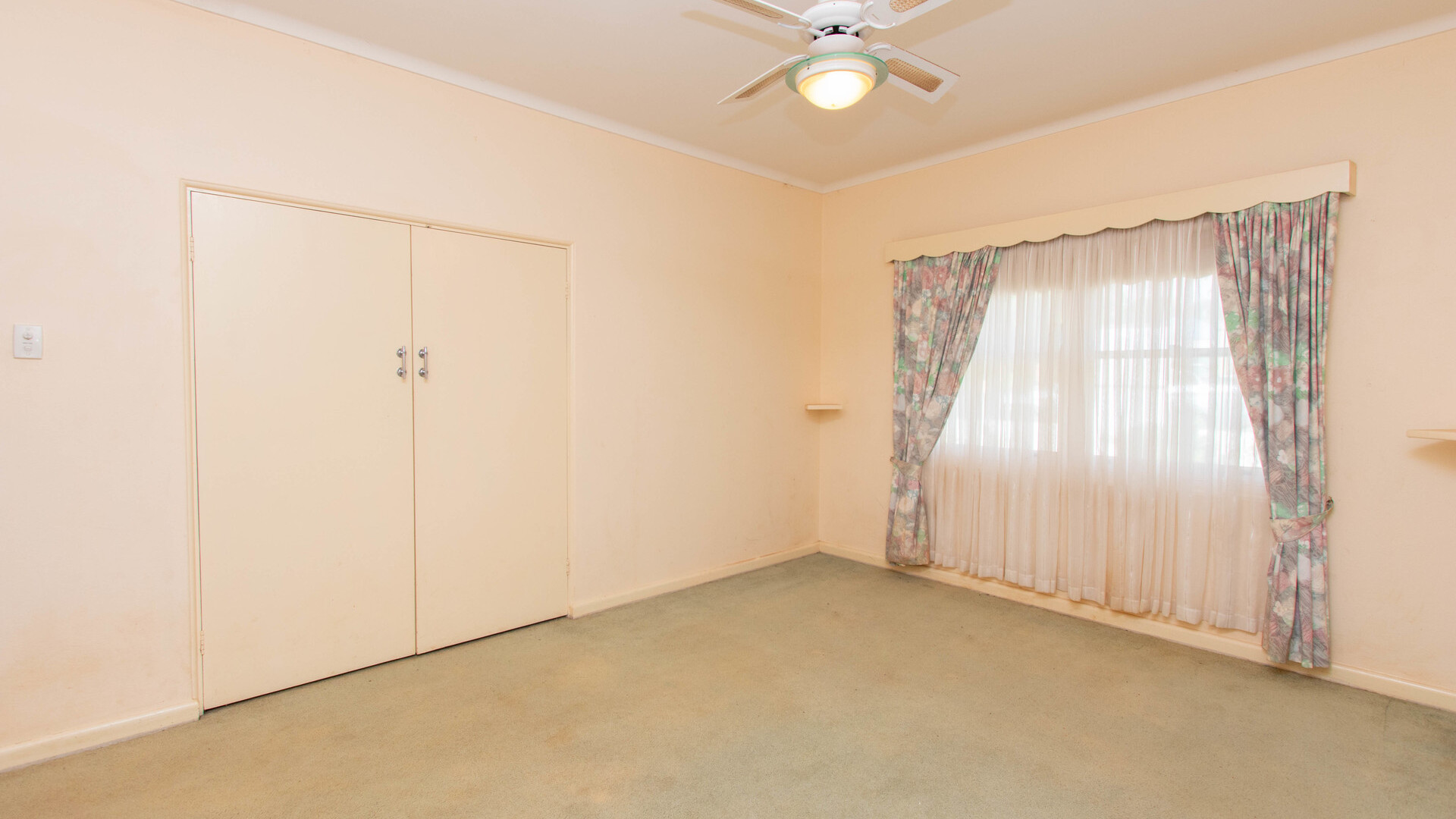 86 Bridges Street, Temora NSW 2666 - photo 4