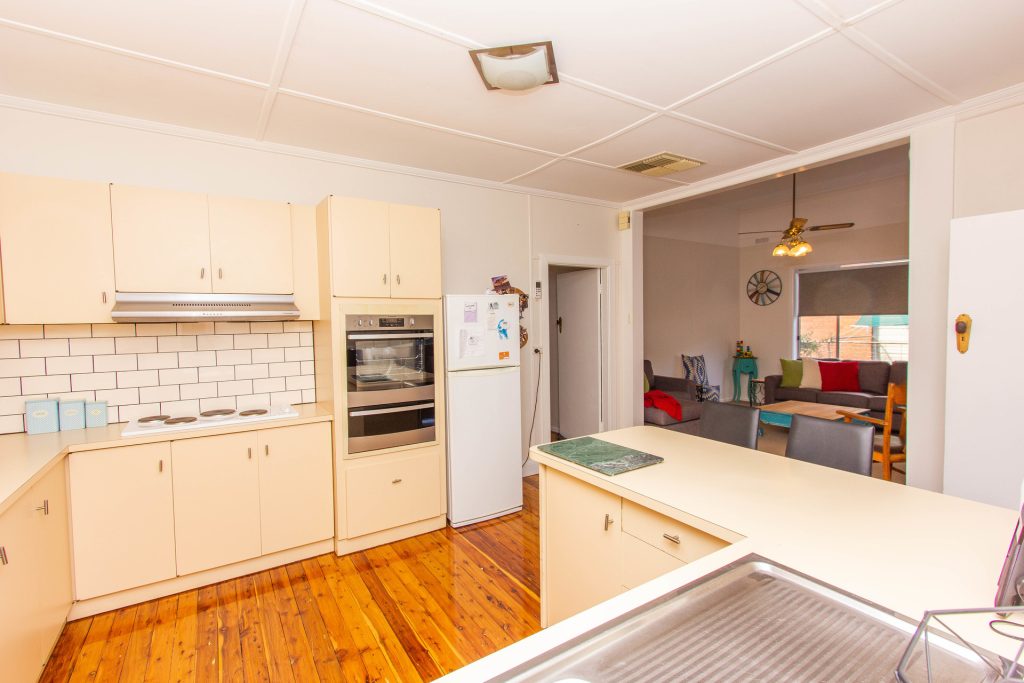 162 Larmer Street, Narrandera NSW 2700 - photo 3