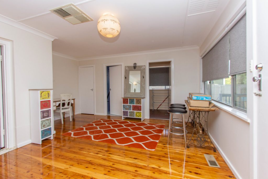 162 Larmer Street, Narrandera NSW 2700 - photo 6