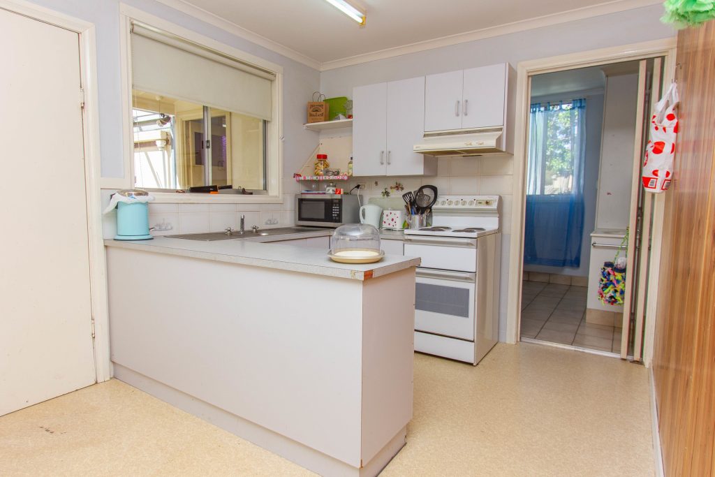 17 Elwin Street, Narrandera NSW 2700 - photo 2