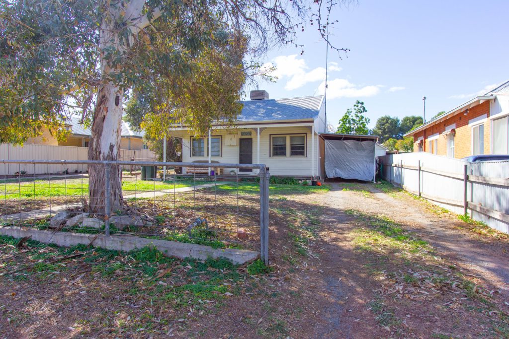 17 Elwin Street, Narrandera NSW 2700 - McGrath Riverina