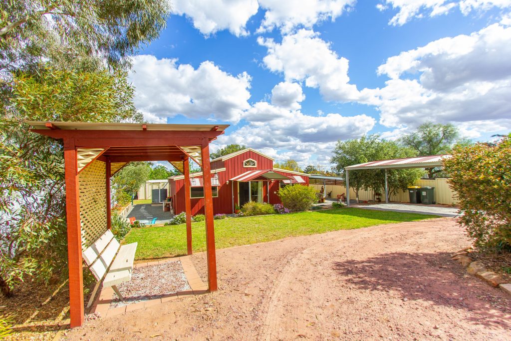 18 Frank Street, Narrandera NSW 2700 - McGrath Riverina