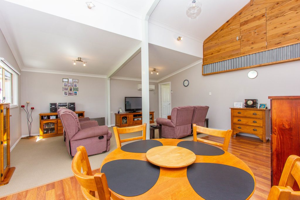 18 Frank Street, Narrandera NSW 2700 - photo 5