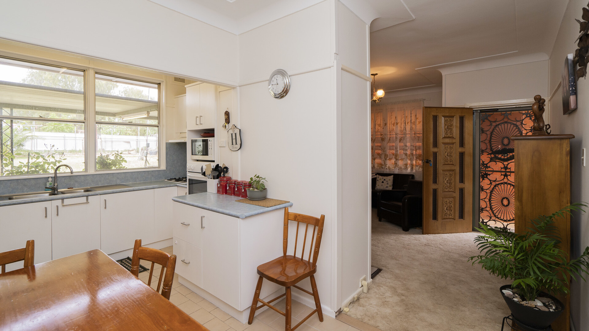 74 Victoria Avenue, Narrandera NSW 2700 - photo 4