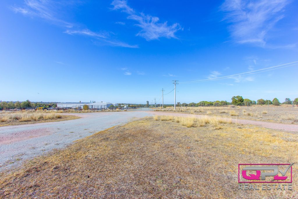 22 Paterson Place, Narrandera NSW 2700 - photo 4