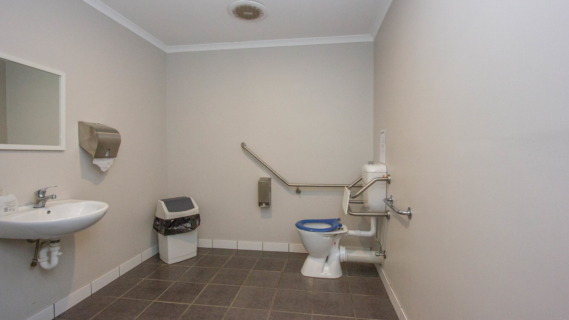 26 Bolton Street, Narrandera NSW 2700 - photo 5