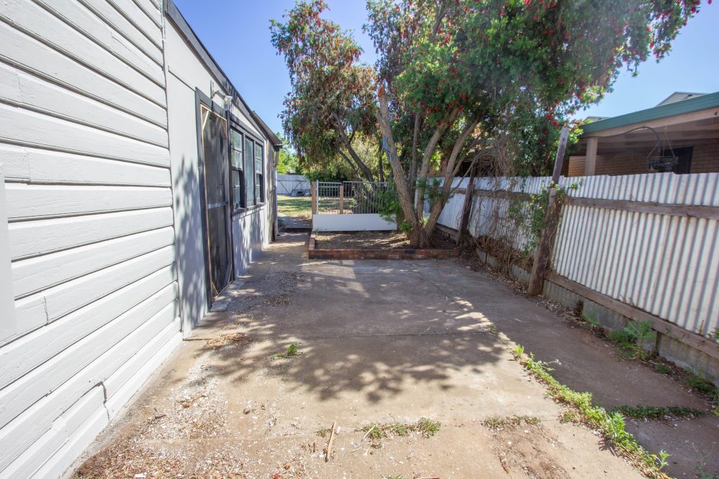 15 Grosvenor Street, Narrandera NSW 2700 - photo 9