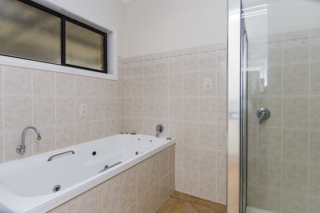 7 Rosella Street, Temora NSW 2666 - photo 11