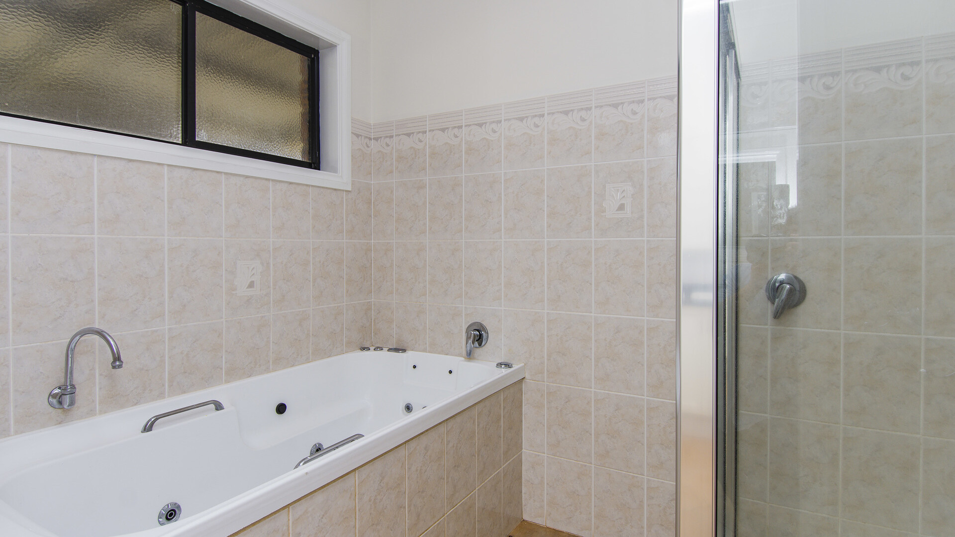 7 Rosella Street, Temora NSW 2666 - photo 11