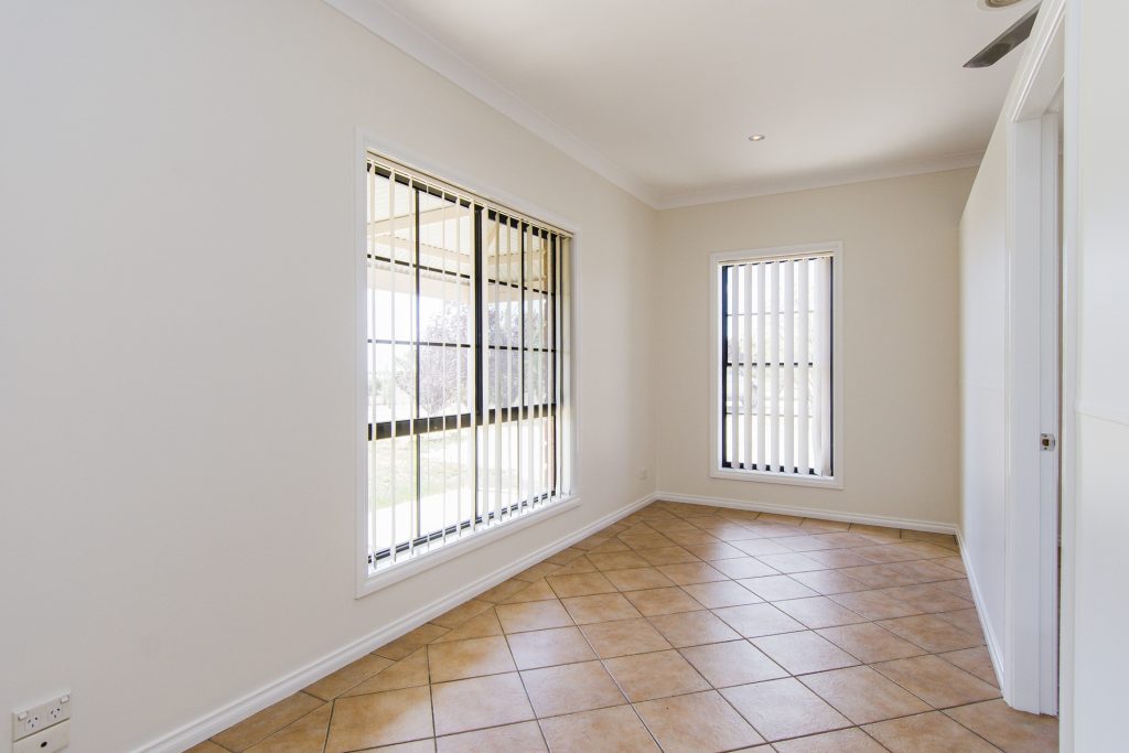7 Rosella Street, Temora NSW 2666 - photo 13